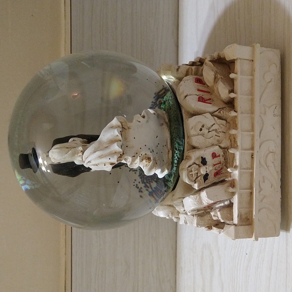 TJ Maxx Halloween Skeleton Bride & Groom Musical Snow Globe - Picture 5 of 7